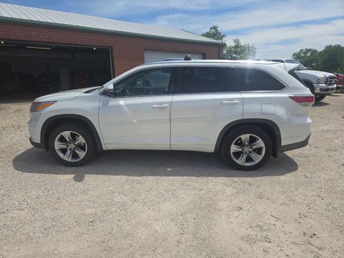 Used 2015 Toyota Highlander Limited w/ Driver Technology Package AWD/4WD image 5