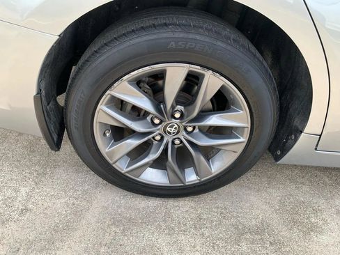 Used 2019 Toyota Avalon XLE w/ Moonroof Package FWD image 24