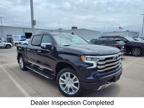 Used 2022 Chevrolet Silverado 1500 High Country w/ High Country Premium Package AWD/4WD image 5