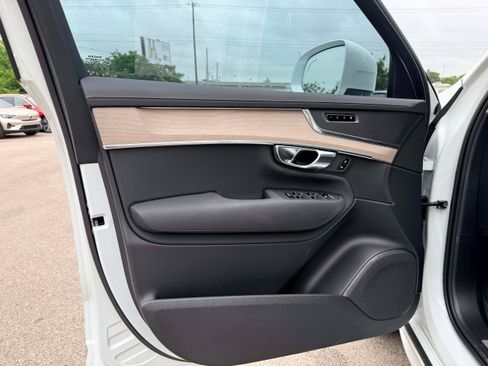 Certified 2025 Volvo XC90 B5 Plus AWD/4WD image 10