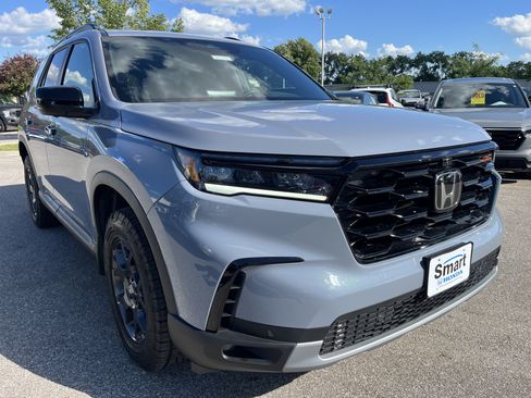 Used 2024 Honda Pilot TrailSport image 3