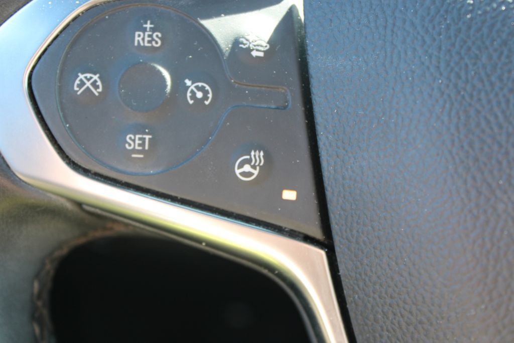 Used 2023 Chevrolet Traverse Premier FWD image 41
