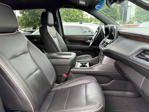 Used 2023 Chevrolet Suburban Premier AWD/4WD image 28