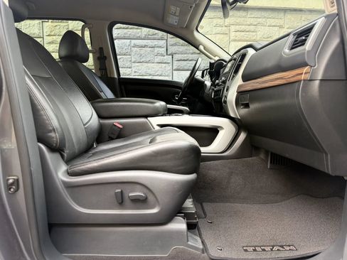 Used 2017 Nissan Titan SL RWD image 36