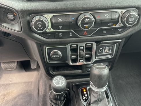 Used 2025 Jeep Gladiator Sport AWD/4WD image 28