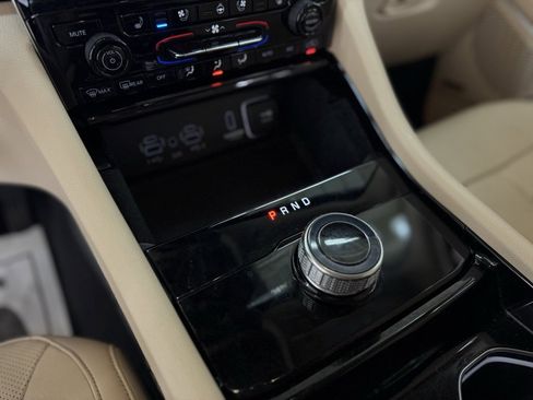 Used 2022 Jeep Grand Cherokee Limited w/ Luxury Tech Group II image 34