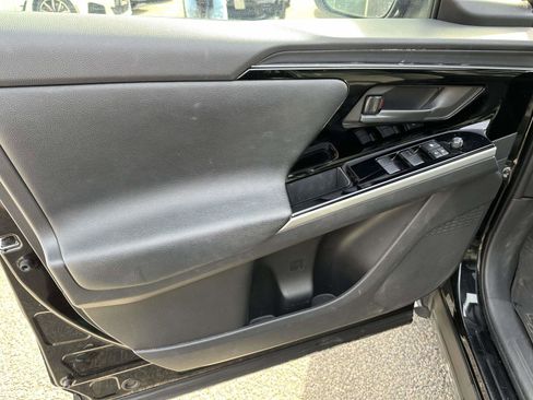 Used 2023 Toyota bZ4X Limited image 12