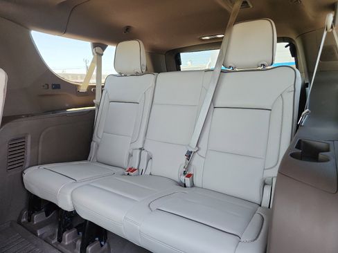 Used 2025 GMC Yukon XL Denali w/ Denali Reserve Package AWD/4WD image 10