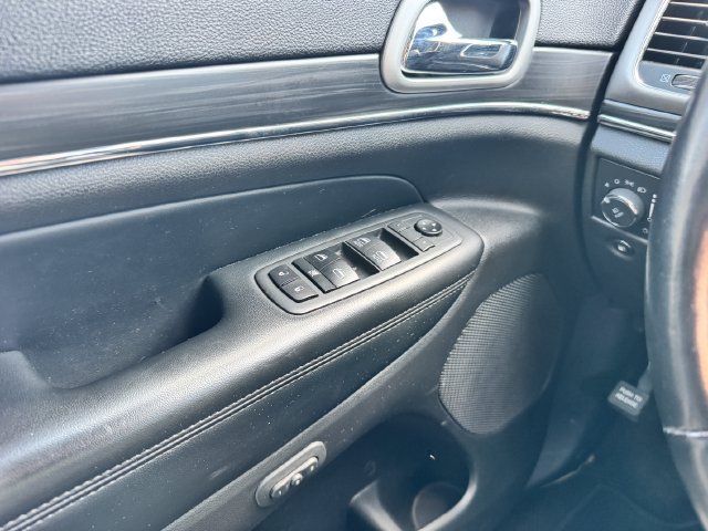 Used 2020 Jeep Grand Cherokee Limited AWD/4WD image 14