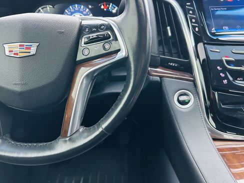 Used 2020 Cadillac Escalade ESV Luxury image 21