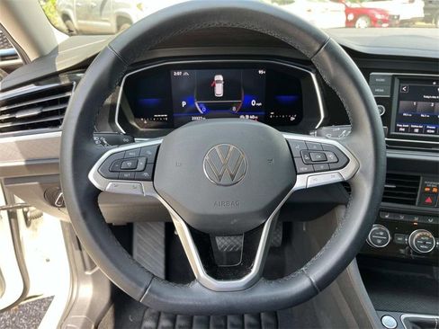 Used 2022 Volkswagen Jetta SE image 13