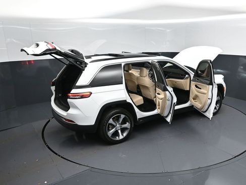 Used 2024 Jeep Grand Cherokee Limited w/ Luxury Tech Group II image 51