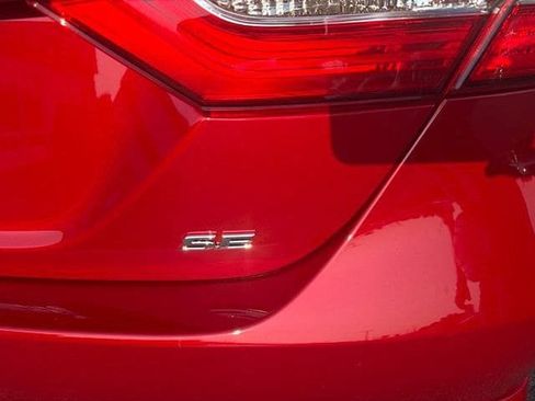 Used 2019 Toyota Camry SE w/ Convenience Package FWD image 13