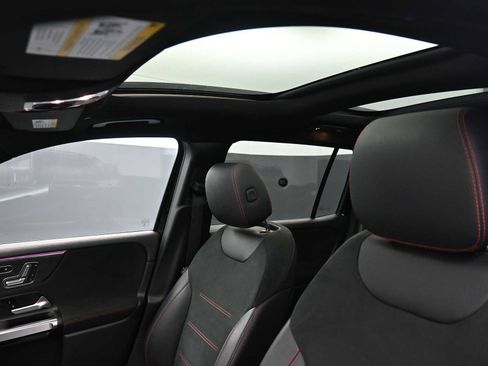 Used 2022 Mercedes-Benz GLB 250 4MATIC image 21