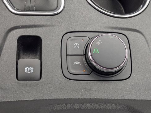 Used 2023 Chevrolet Traverse LT FWD image 30