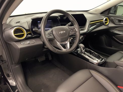 Used 2025 Chevrolet Trax ACTIV w/ Driver Confidence Package FWD image 4
