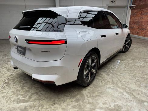 New 2026 BMW iX xDrive60 w/ Premium Package image 5