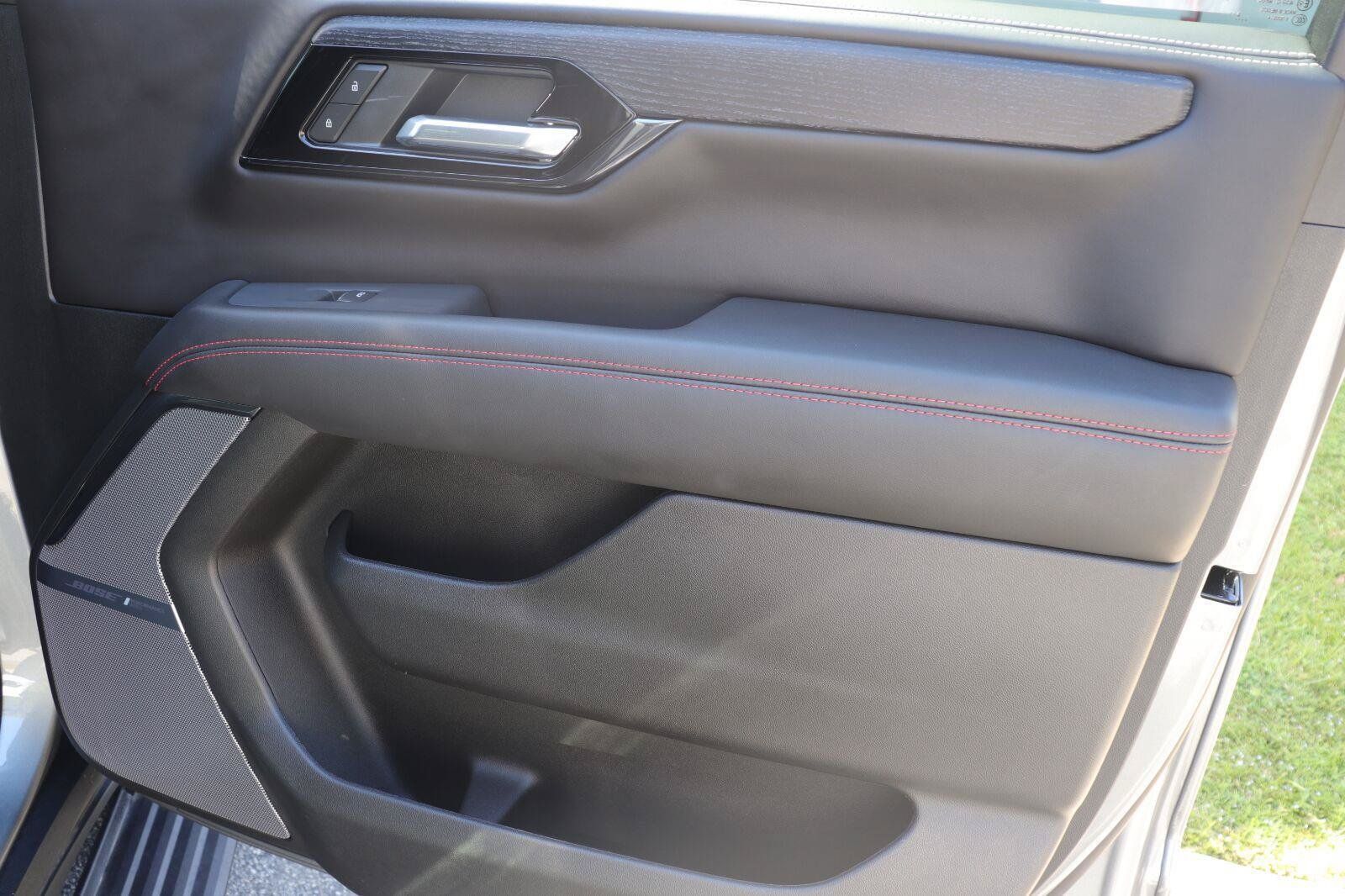 Used 2026 GMC Yukon AT4 Ultimate w/ LPO, Floor Liner Package AWD/4WD image 17