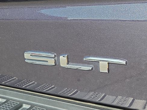 Used 2023 GMC Sierra 1500 SLT w/ SLT Convenience Package AWD/4WD image 9