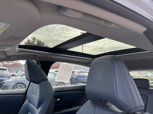 Used 2024 Nissan Ariya AWD image 21