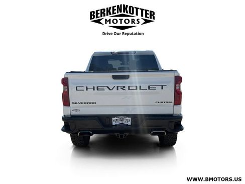 Used 2024 Chevrolet Silverado 1500 Custom Trail Boss w/ LPO, Dark Essentials Package AWD/4WD image 4