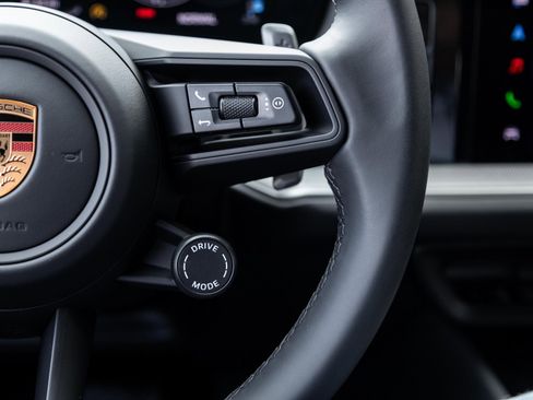 Certified 2026 Porsche Cayenne image 16