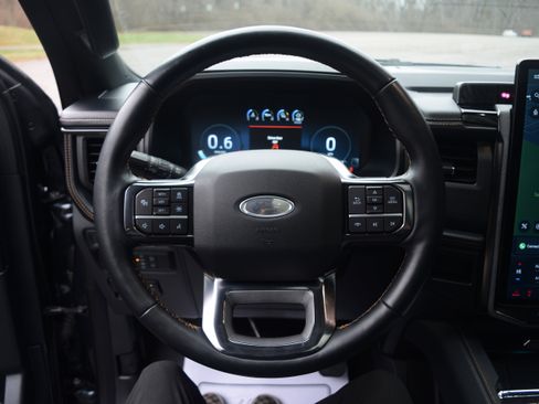 Used 2022 Ford Expedition Platinum image 4