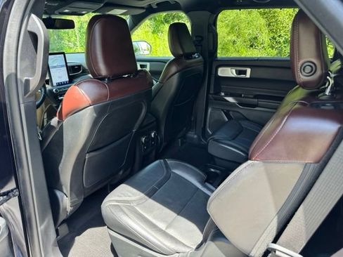 Used 2020 Ford Explorer Platinum w/ Premium Technology Package AWD/4WD image 12