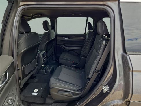 New 2025 Jeep Grand Cherokee L Laredo w/ Luxury Tech Group I RWD image 16