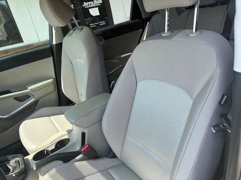 Used 2025 Kia Soul LX FWD image 3