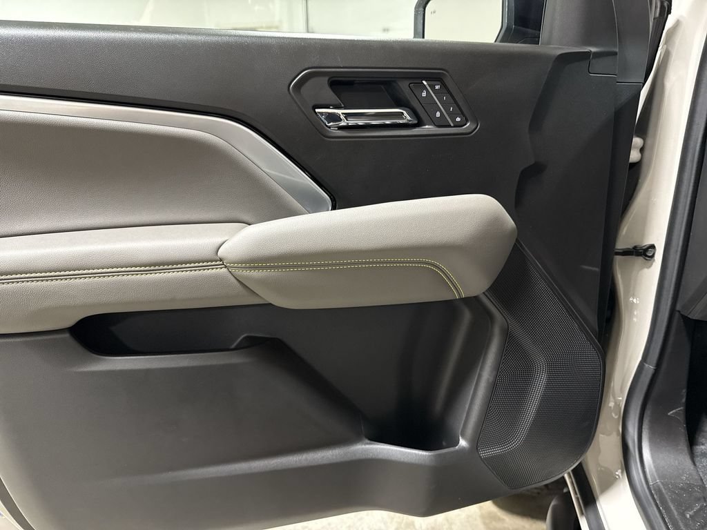 New 2026 Chevrolet Colorado ZR2 w/ Off-Road Front Bumper Package AWD/4WD image 22