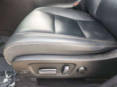 Used 2019 Toyota Highlander XLE image 24