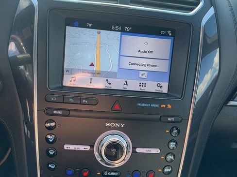 Used 2019 Ford Explorer Platinum AWD/4WD image 4