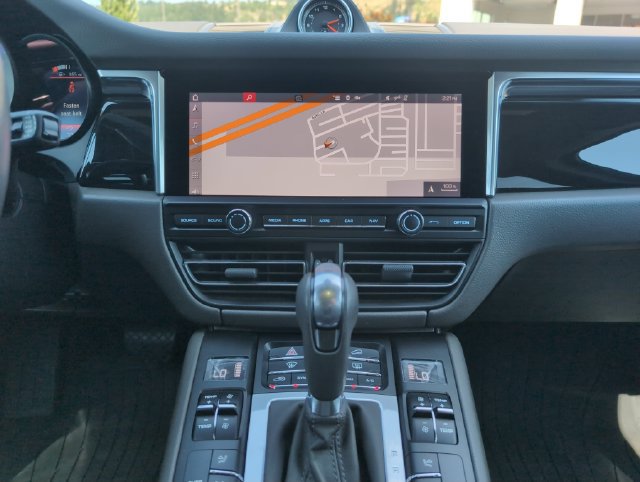 Used 2020 Porsche Macan S AWD/4WD image 25