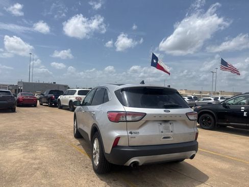 Used 2020 Ford Escape SE FWD image 15