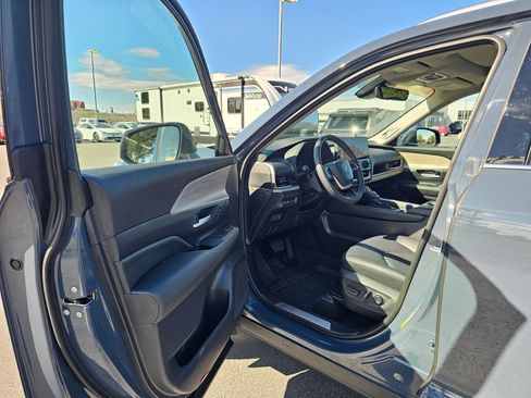 Used 2026 Toyota Grand Highlander Limited AWD/4WD image 18