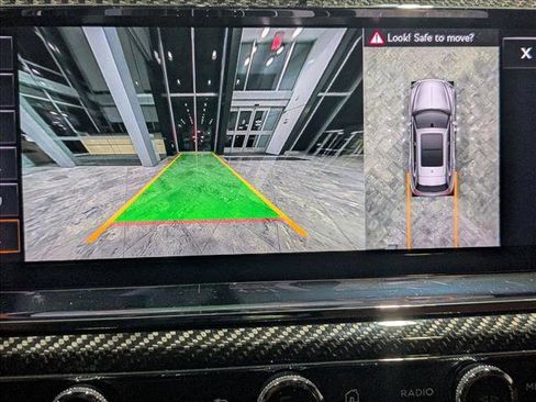 Used 2023 Bentley Bentayga image 15