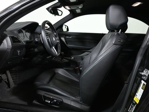 Used 2018 BMW M2 RWD image 3
