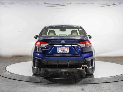 Certified 2025 Toyota Corolla SE w/ SE Premium Package FWD image 4