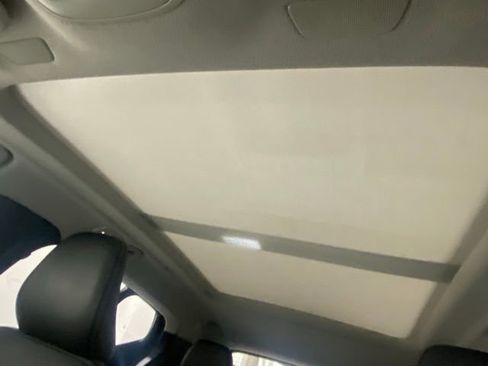 Used 2025 Volvo XC40 B5 Plus image 29