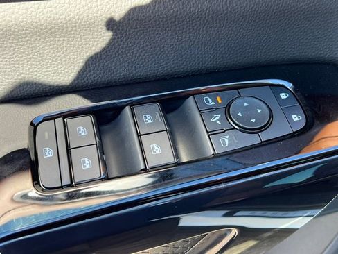 New 2026 Nissan Pathfinder Platinum image 18