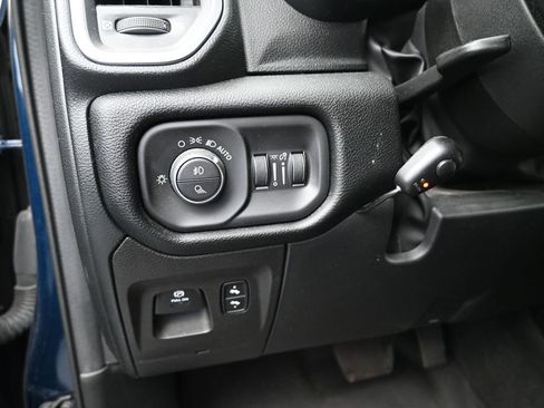 Used 2022 RAM 1500 Laramie AWD/4WD image 16