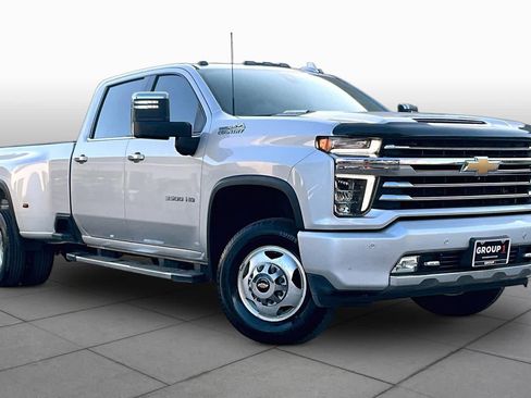 Used 2022 Chevrolet Silverado 3500 High Country w/ Technology Package AWD/4WD image 3