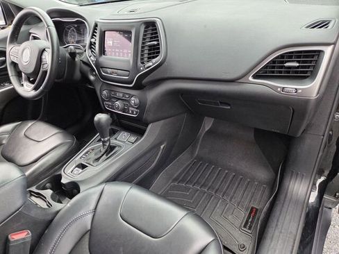 Used 2019 Jeep Cherokee Latitude Plus FWD image 17