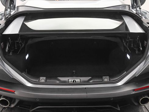 Used 2019 Ferrari Portofino image 8