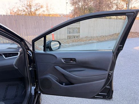 Used 2025 Toyota Corolla LE image 17