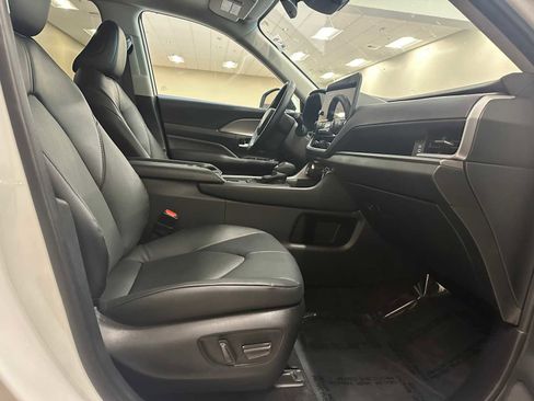 Certified 2024 Toyota Grand Highlander AWD image 27