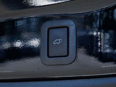 Used 2018 Toyota Highlander Limited Platinum AWD/4WD image 11