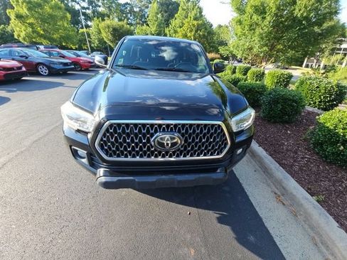 Used 2019 Toyota Tacoma TRD Off-Road AWD/4WD image 5