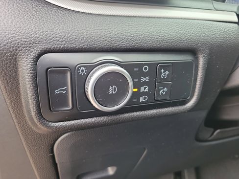 Used 2023 Ford Explorer XLT w/ Equipment Group 202A AWD/4WD image 22